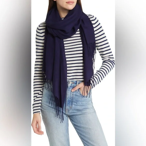 Furtalk Soft, Navy scarf with tassels - Picture 3 of 6